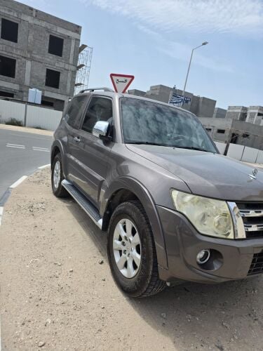 سيارة ميتسوبيشي باجيرو بحالة ممتا