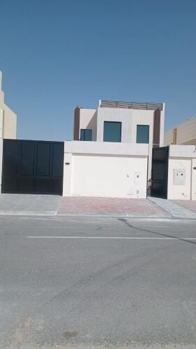 للايجار فيلا الرويس بالقرب البحر