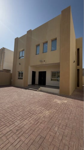 للايجار فيلا ام قرن 