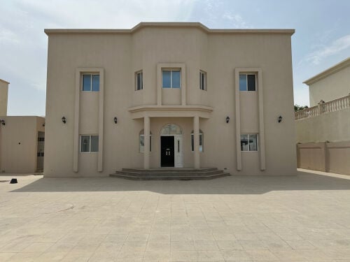 للبيع فيلا الدفنة ٨٨٥م جديده 