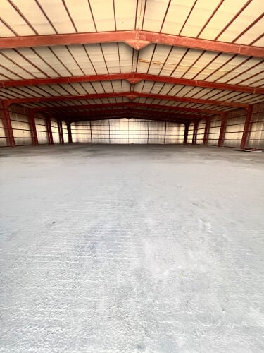 للايجار مخزن 1300 م