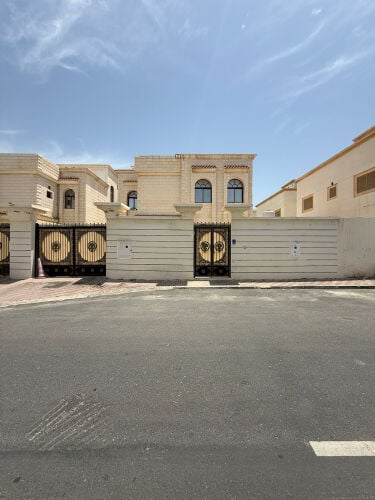 للبيع فيلا مؤجره بالنعيجه ممتازه