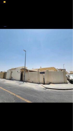 للبيع بيت بالخريطيات شارعين زاويه