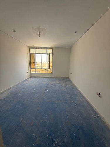 للإيجار فيلا جديدة مع مجلس خارجي 