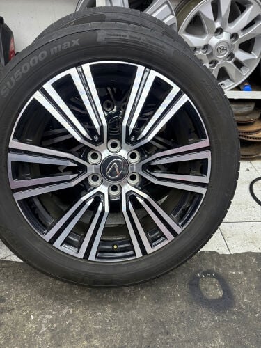 Lexus lx600 original 