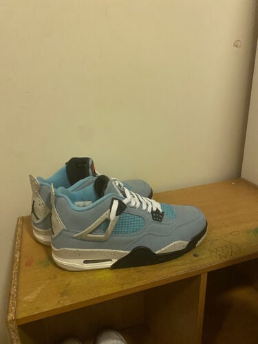 Air Jordan 4 University Blue 