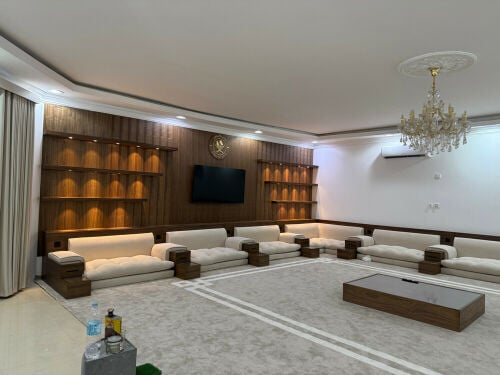 Sofa majlis Dahar Arde certain rola