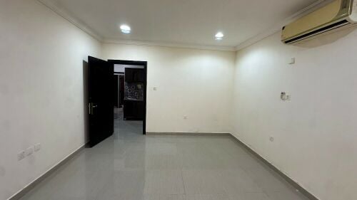 غرفة و مطبخ بالصخامة شامل