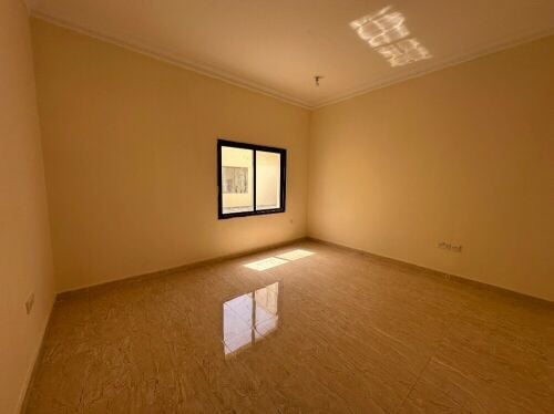 بالمطار القديم غرفة كبيرة شامل