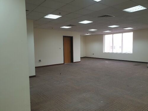 للايجار مكاتب مساحة 411 متر و300