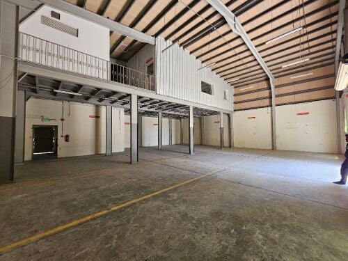 500-meter warehouse with two rooms