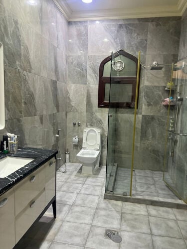 للايجار فيلا في الدحيل 1200 متر