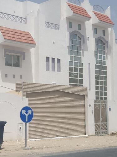 للايجار فيلا في عين خالد