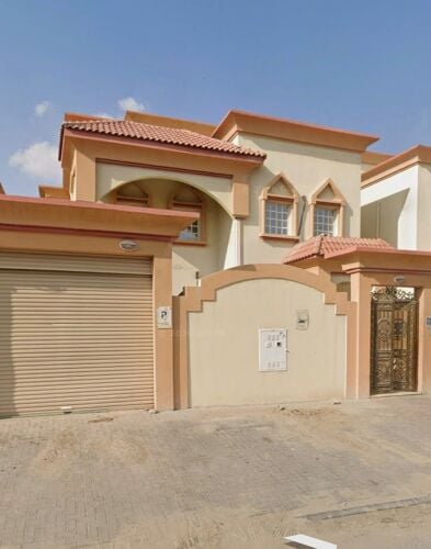 للبيع فيلا بعين خالد مؤجرة