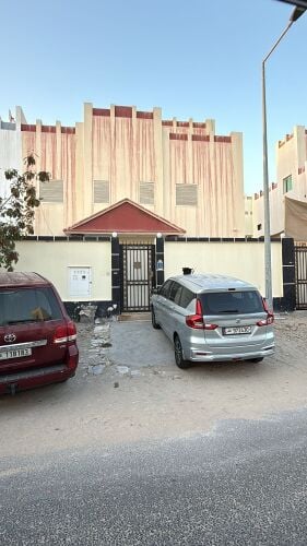 للبيع فيلا نظيفه في الخور مؤجرة