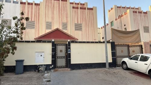 للبيع فيلا في الخور