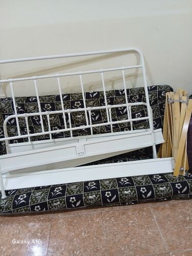 سرير حديد فصال من ايكا