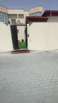 للايجار فيلا معيذر بمجلس خارجي