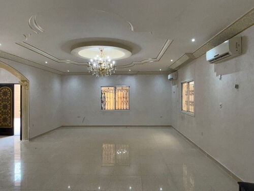 للايجار فيلا بأبو هامور ممتازة 