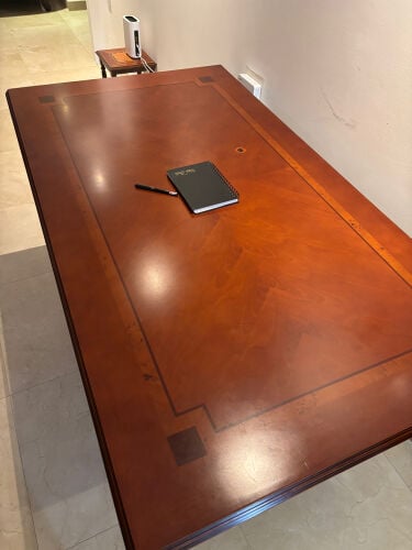 طاولة طعام ل٦ اشخاص
