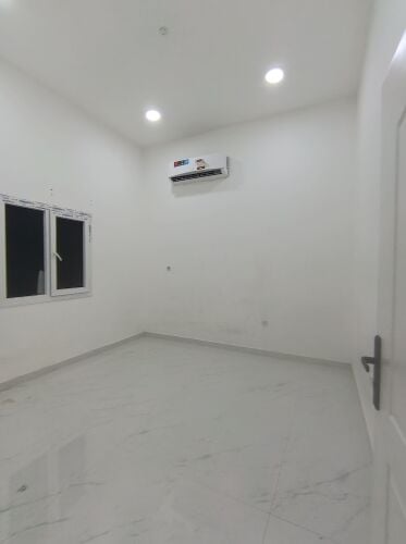 للايجار بالريان غرفتين و صاله و ح