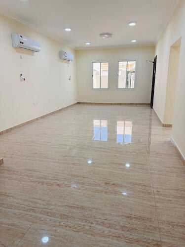 للايجار فيلا بام صلال علي 