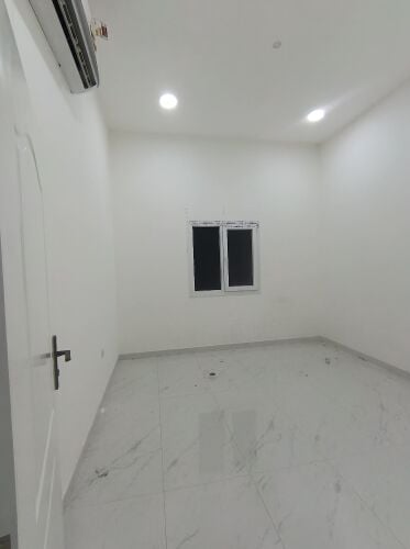 للايجار بالريان غرفتين و صاله و ح