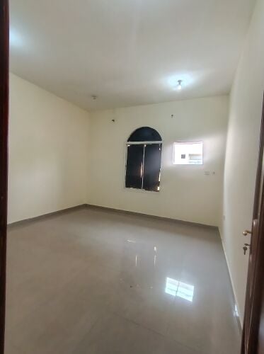 للايجار بمعيذر غرفه و صاله و حمام