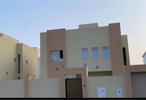 للإيجار فيلا ام قرن تانى ساكن