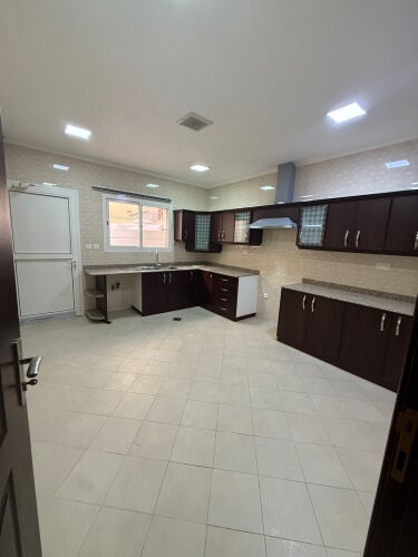 فيلا بعين خالد موقع ممتاز جدا 