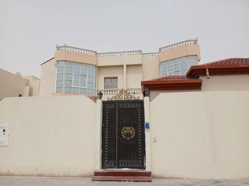 للايجار فيلا معيذر بمجلس خارجي 