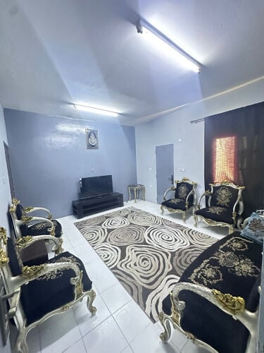 غرفة وصالة مفروشة مع حوش لوعيب 