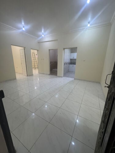 شقه ثلاث غرف وصالة بمعيذر للعائلا