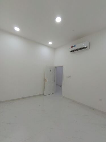 للايجار بالريان غرفتين و صاله و ح