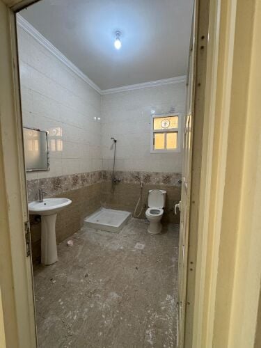 للايجار بمعيذر ٣غرف و صاله و ٢حما