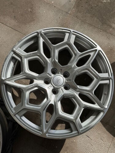 Land Rover defender 2020 rims
