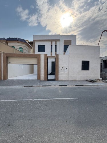 للبيع فيلا في المطار موقع مميز