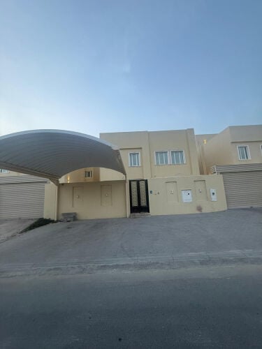 للإيجار فيلا الخيسة مع أسانسير 