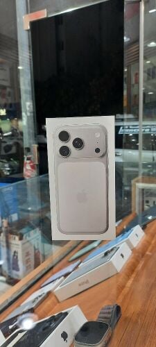 APPLE 17PROmax 256 GB SILVER..