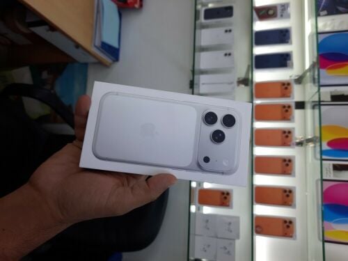 NEW 17PROMAX 256 GB SILVER