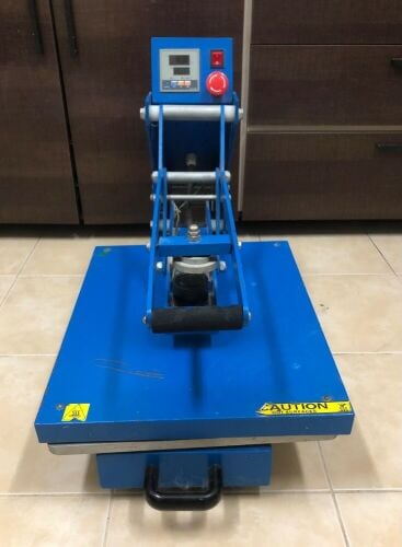 t-shirt and cap heat press