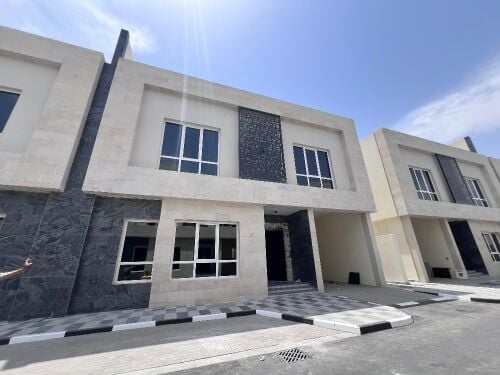 للإيجار فيلا جديدة 7غرف /الخيسة