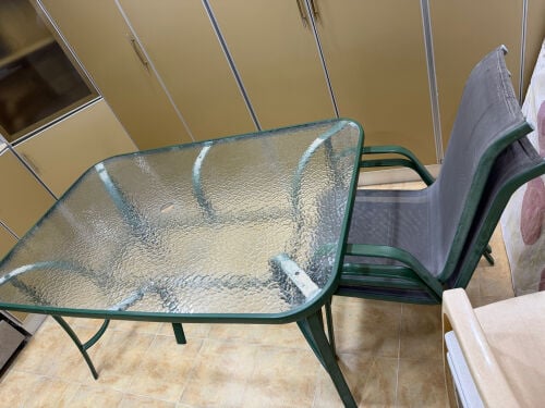 طاوله مع كراسي كبيره قزاز