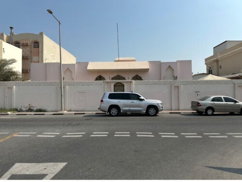 للبيع بيت الوكرة ٦٩٠م  موقع ممتاز