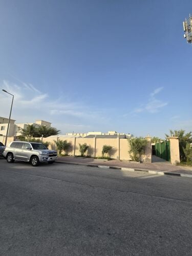 للبيع بيت في مبيريك 1074متر
