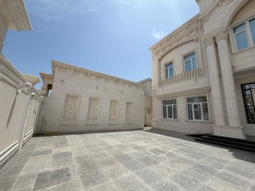 للبيع فيلا فاخرة بالدفنة جديدة