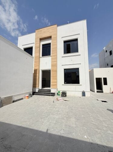 للبيع فيلا في ام صلال علي