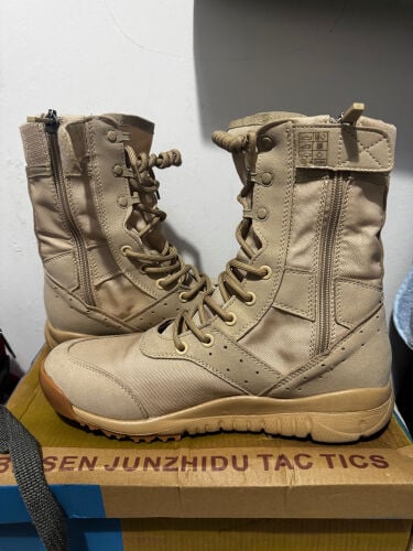 للبيع حذاء صحراوي 