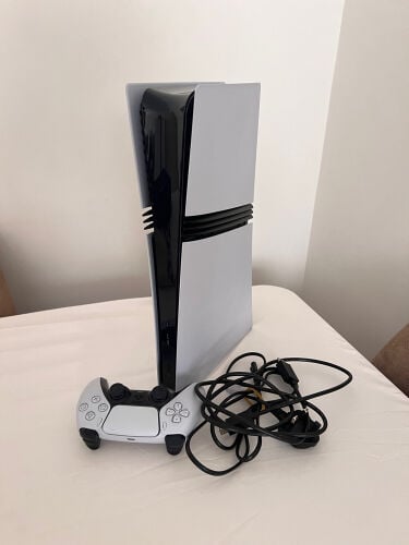 PS5 pro 2TB with controller 