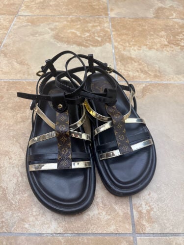 Louis Vuitton flat sandals 
